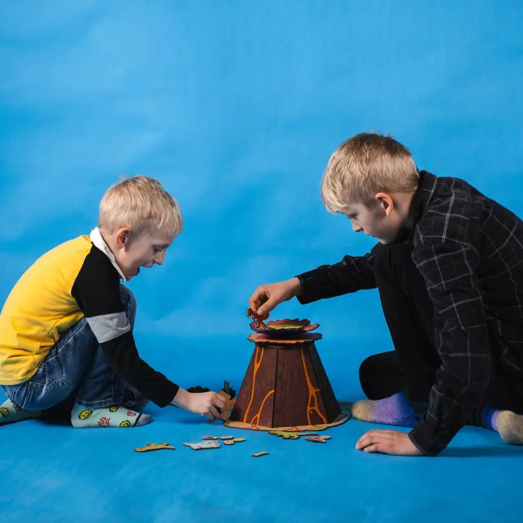 Crateit - Dinosaur - Wooden toy - Volcano Escape