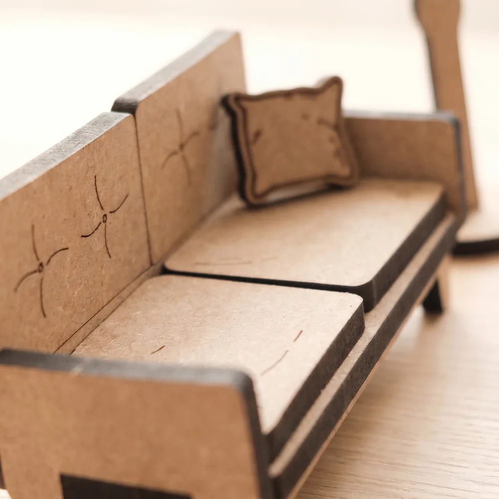 Crateit Roomies - Couch & Crayons - sofa