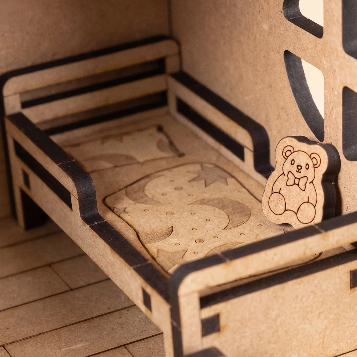 Crateit Roomies - Bubble Nest - seng med bamse i ufarvet trae