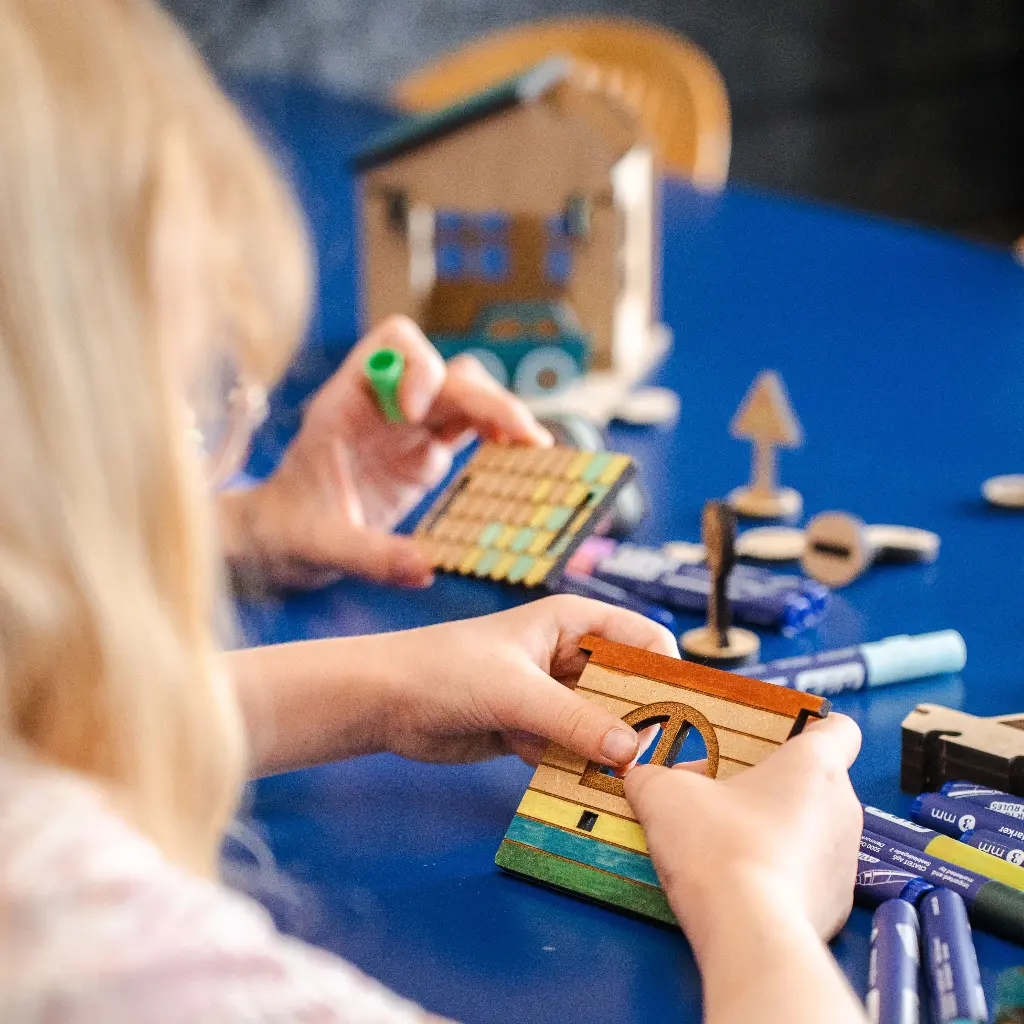 Crateit Town - Wooden toy - Crossroad Cottage