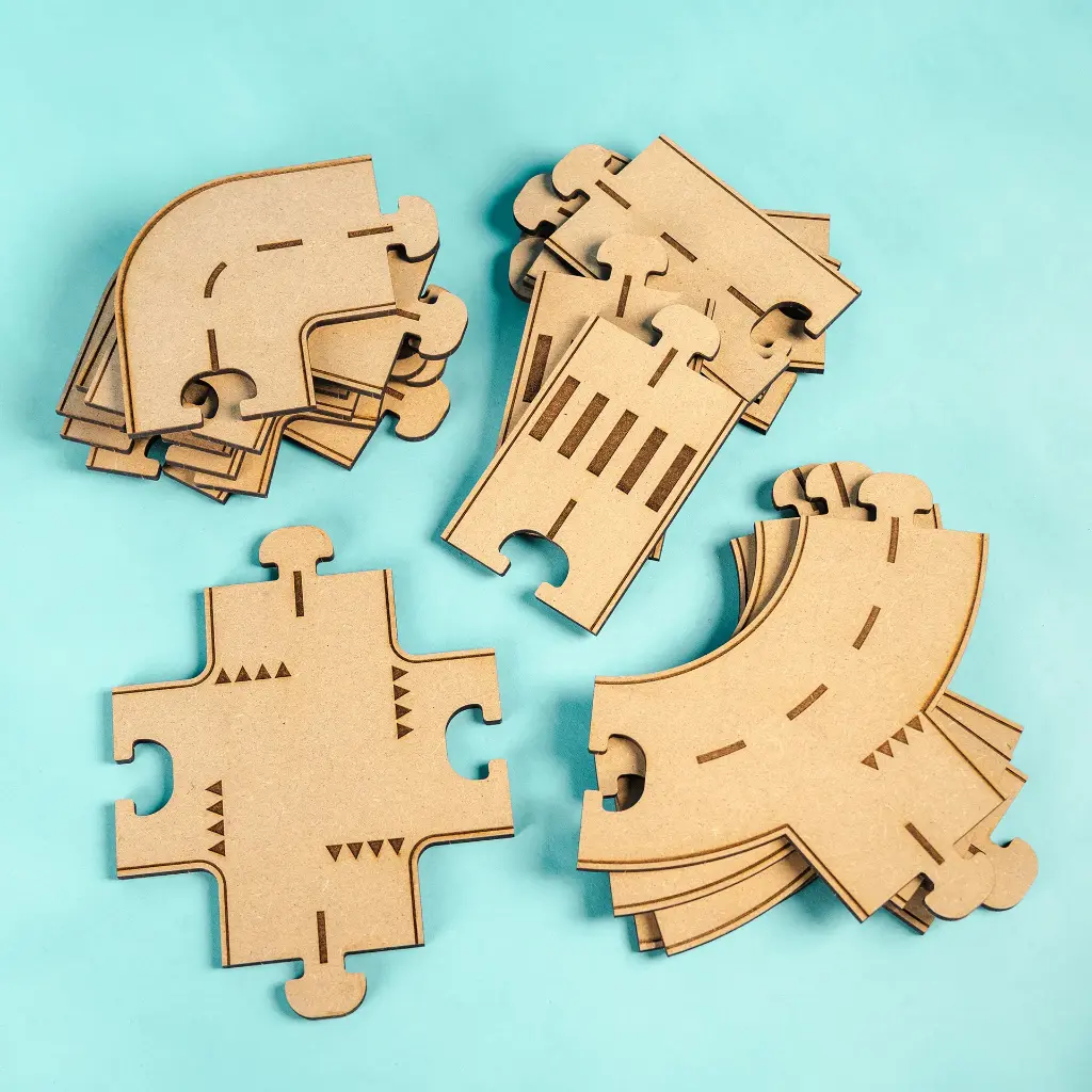 Crateit Town - Wooden toy - Rule the Roundabout