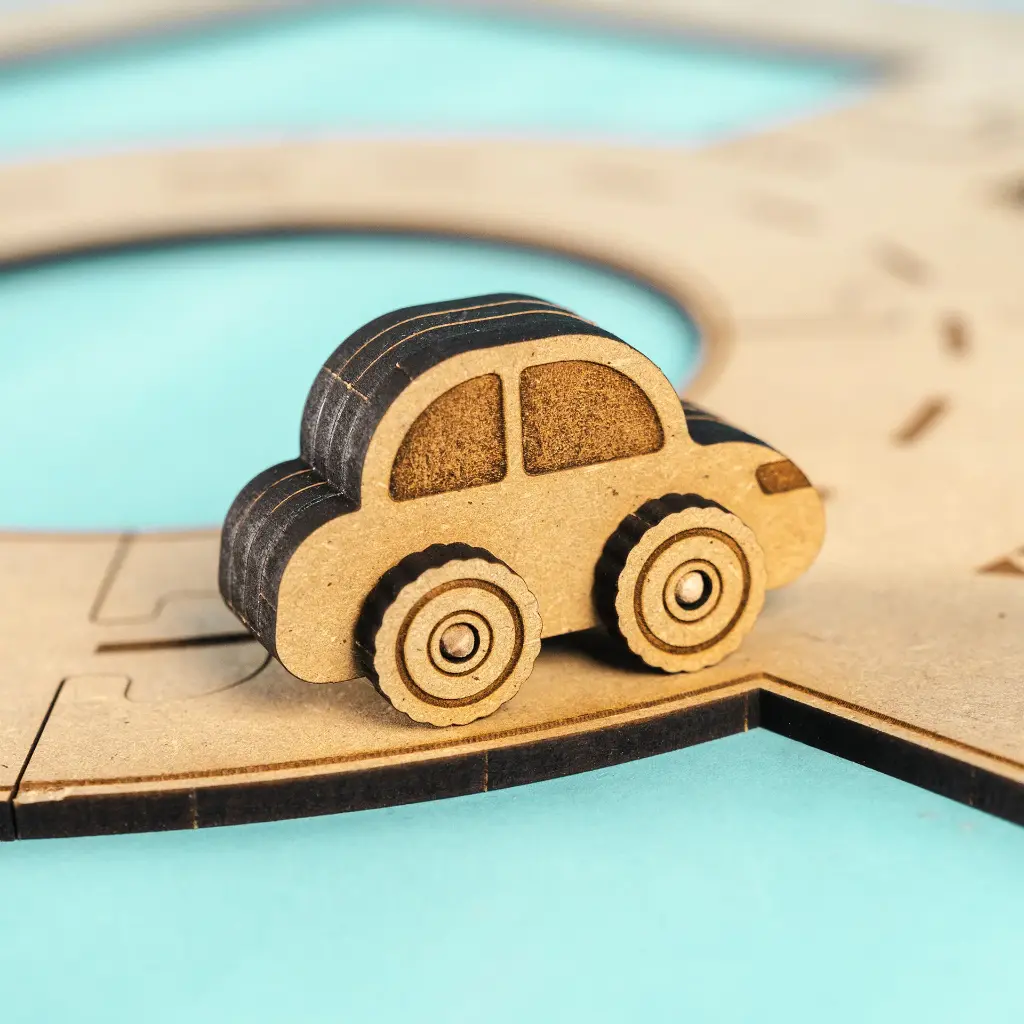 Crateit Town - Wooden toy - Rule the Roundabout