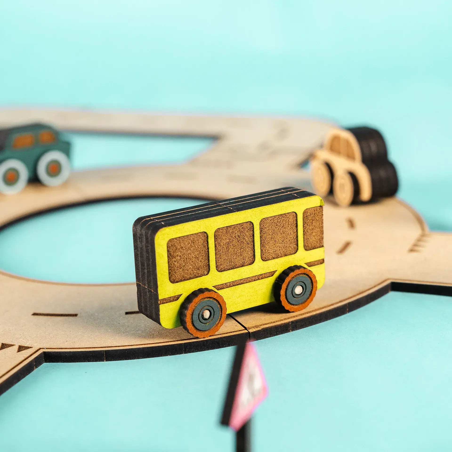 Crateit Town - Wooden toy - Rule the Roundabout